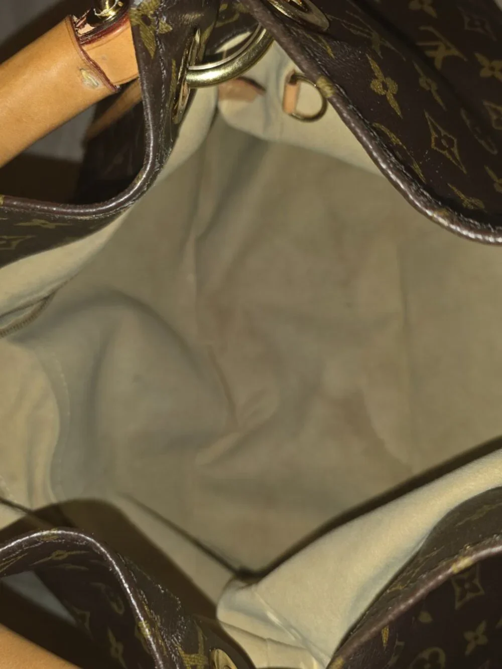 Louis Vuitton Artsy mm handbag